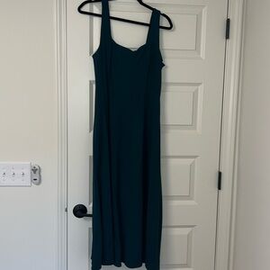 NWT women’s Loft Midi Dress-Fits as a true 10. Zipper back.